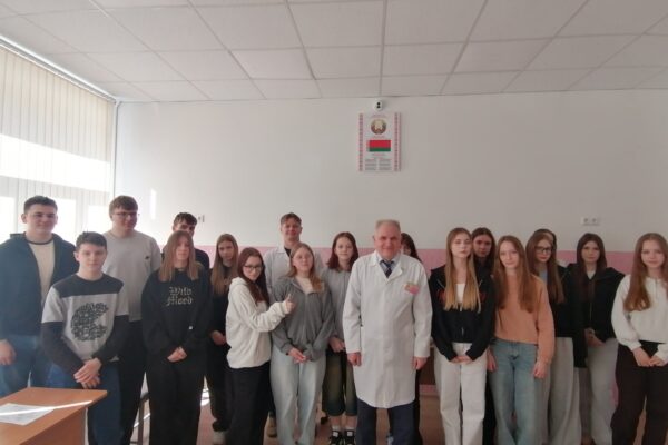 В Слонимском медколледже продолжается реализация проекта «Запусти сердце»: десятиклассники из Дятловского района осваивают навыки первой помощи