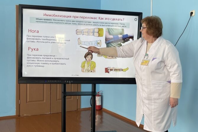 В Слонимском медколледже продолжается реализация проекта «Запусти сердце»: десятиклассники из Зельвенского района осваивают навыки первой помощи